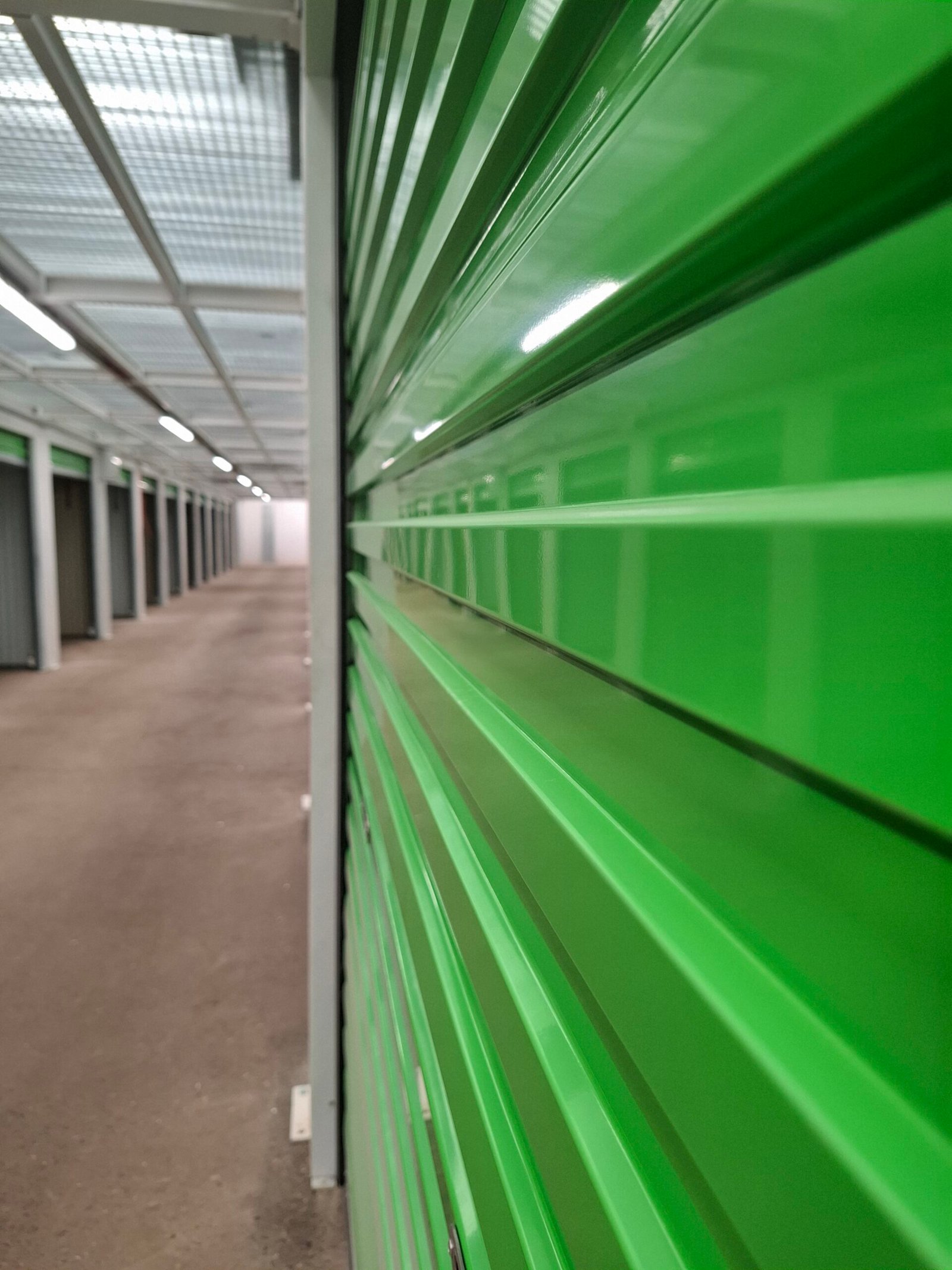 Portes vertes des box de stockage sécurisés